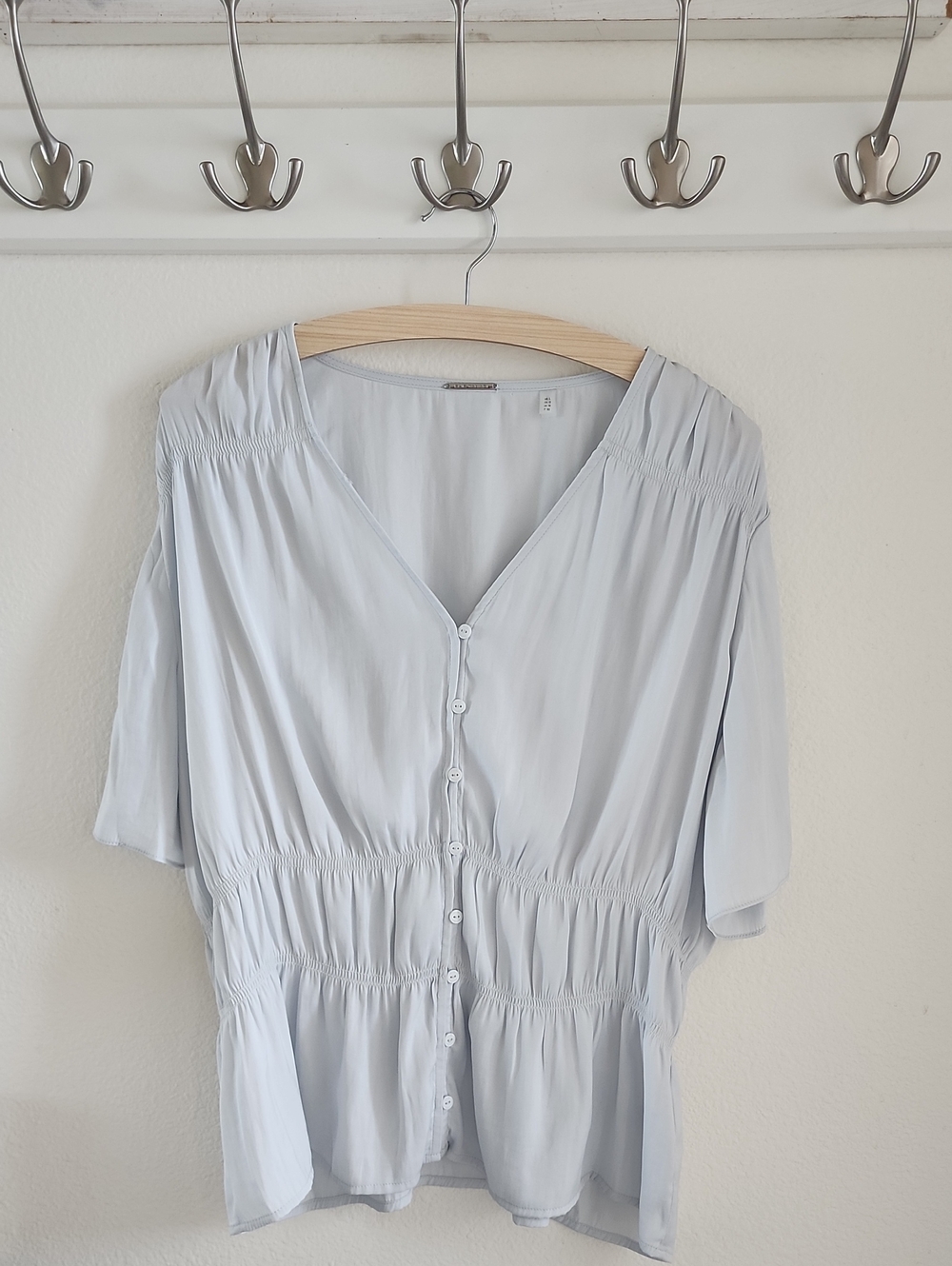 Elie Tahari Light Blue Button-Front V-Neck Silky Peplum Blouse